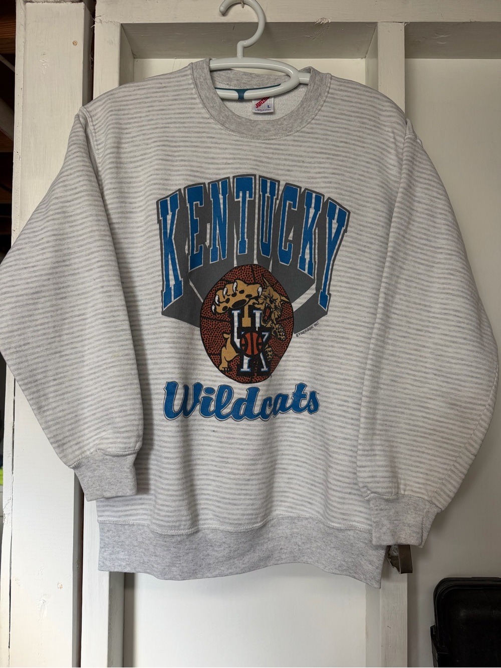 Vintage Kentucky Wildcats Basketball Grey Striped Crewneck Sweatshirt Jerzees L